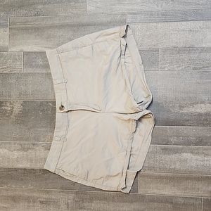 Old Navy kaki shorts